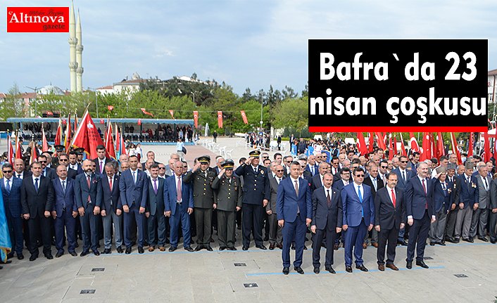 Çelenk sunma töreni