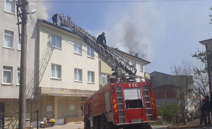 Düzce'de çatı yangını
