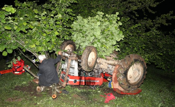 Düzce'de traktör devrildi: 1 ölü