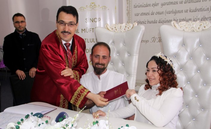 Engelli çift müftünün kıydığı nikahla dünyaevine girdi