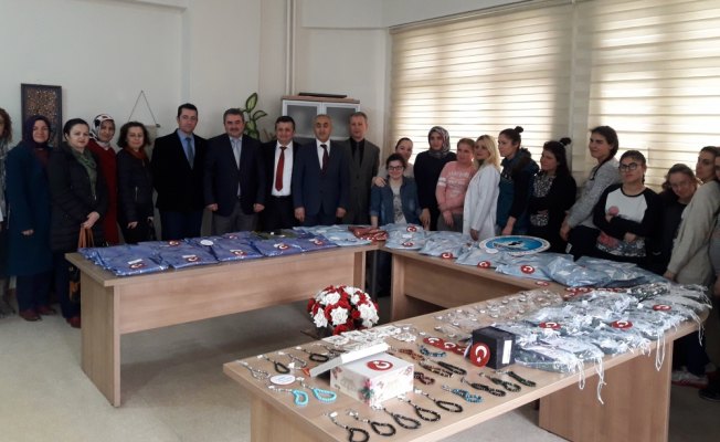 Engelli kursiyerlerden Afrin'deki askerlere anlamlı hediyeler