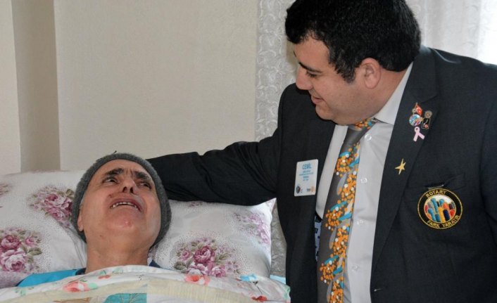 Engelli vatandaşın tekerlekli sandalye sevinci