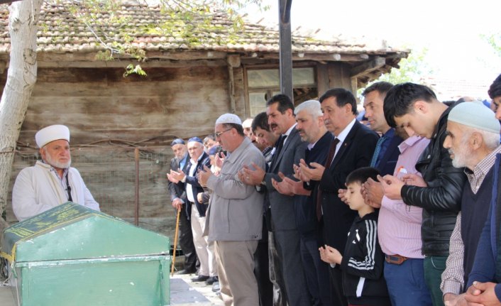 Kazada hayatını kaybeden belediye işçisinin cenazesi defnedildi