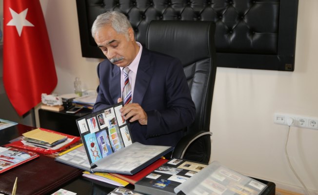 Öğrencilik yıllarından beri pul biriktiriyor