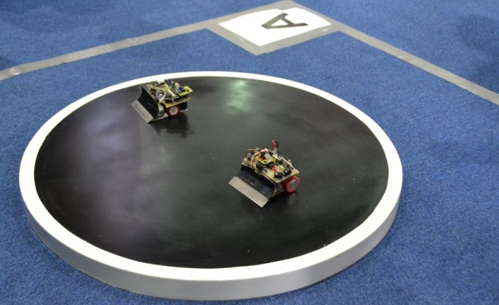 Robot "Sanbot" erik dalı oynadı