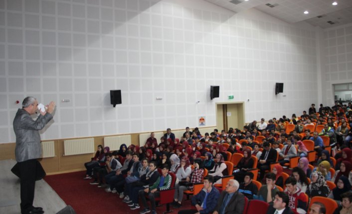 Şair Genç'ten öğretmen ve öğrencilere söyleşi