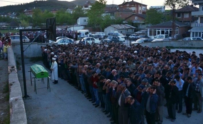Sinop'ta iki gencin yataklarında ölü bulunması