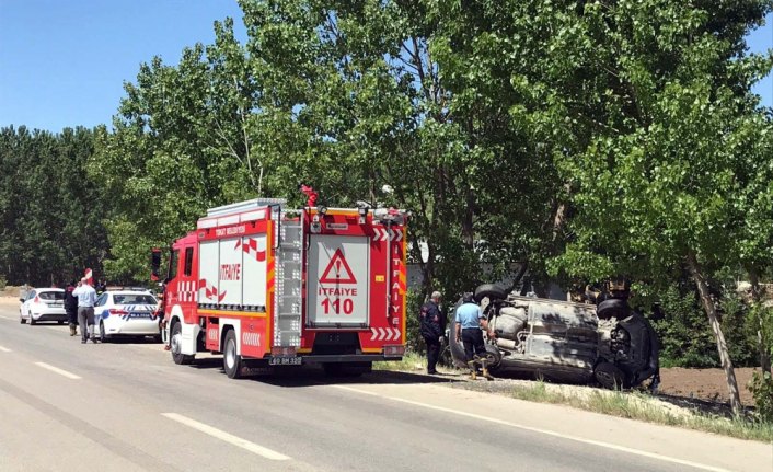 Tokat'ta otomobil devrildi: 4 yaralı