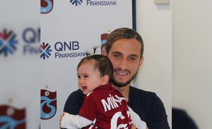 Trabzonsporlu futbolcular, imza gününe katıldı