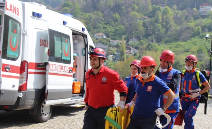 UMKE'den maden ocağında göçük ve trafik kazası tatbikatı