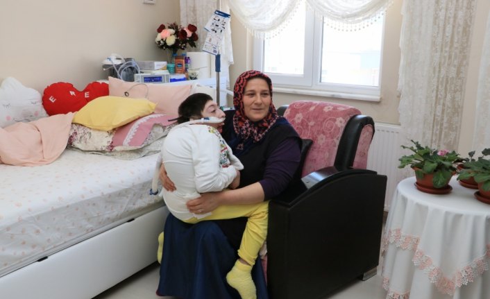 Yaşamı hastanede geçen Eren evine kavuşturuldu