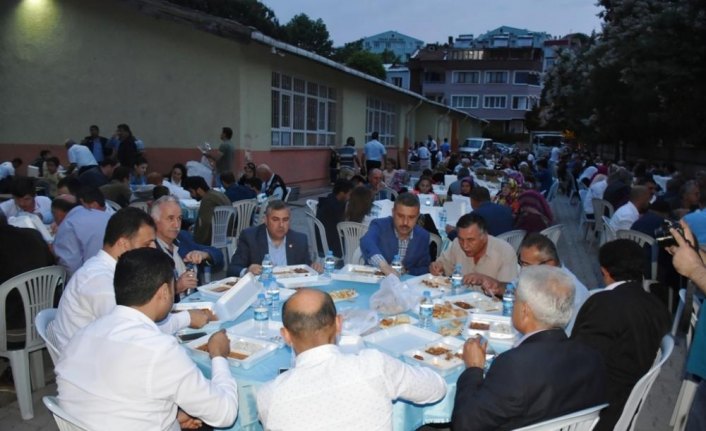 AK Parti Sinop Milletvekili Maviş mahalle iftarına katıldı
