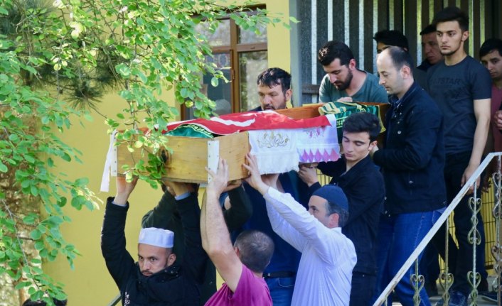 Ayırmaya çalıştığı kavgada ölen imam defnedildi