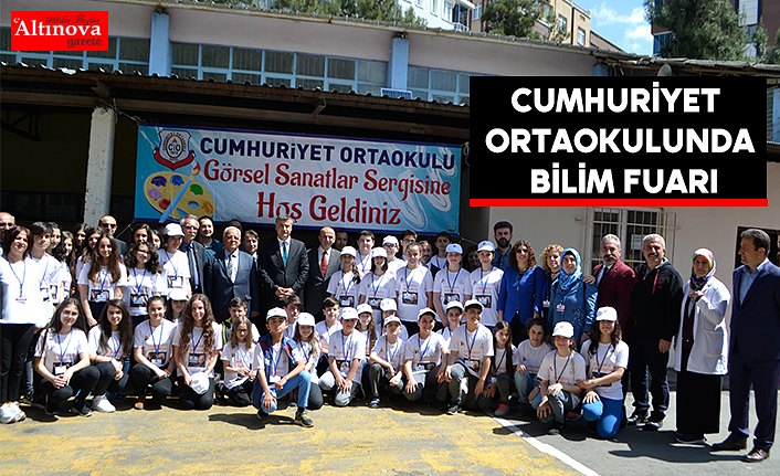 Cumhuriyet Ortaokulunda bilim fuarı