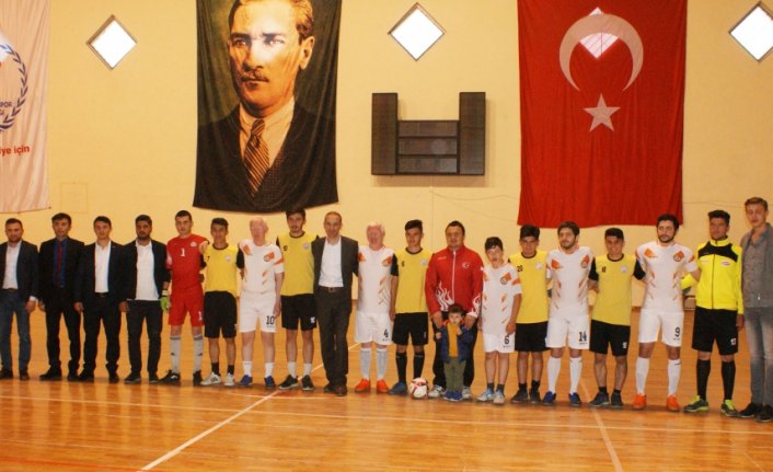 Görme engelliler ile gönüllü gençlik 