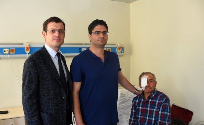 Göz lifi onarımıyla görme yetisi artırıldı