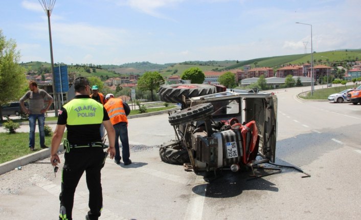 Havza'da tır ile traktör çarpıştı: 1 yaralı