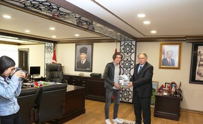 Öğrencilerden Vali Doğanay'a ziyaret