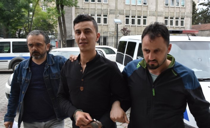 Uyuşturucu şüphelisi çuvalların arasında saklanırken yakalandı