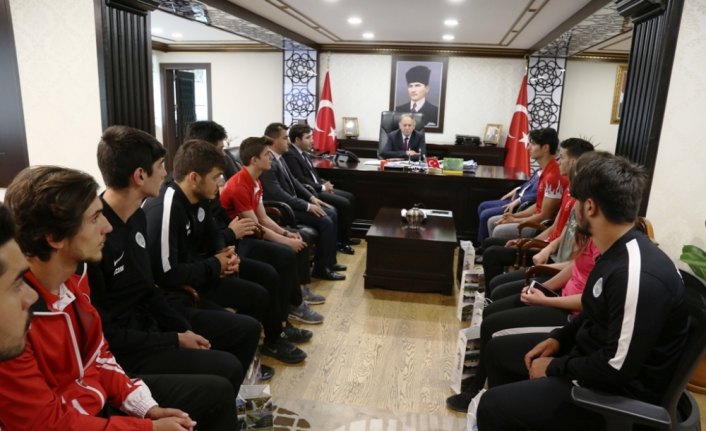 Vali Doğanay, sporcuları kabul etti