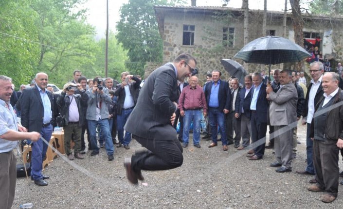 Vali halat çekti, kaymakam ip atladı