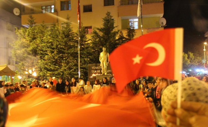 Yığılca'da fener alayı ve gençlik yürüyüşü