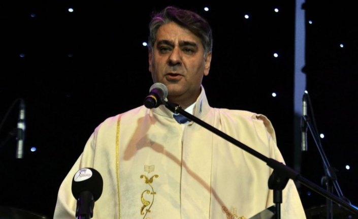 50 yaşındaki imam, üniversiteden mezun oldu