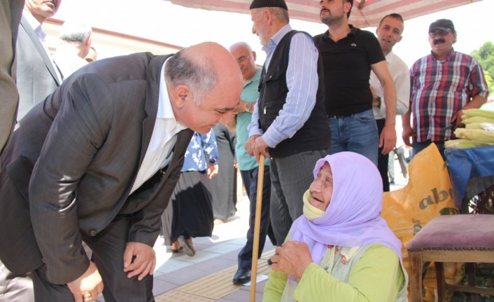 AK Parti Amasya milletvekili adayı Karahocagil'den esnaf ziyareti