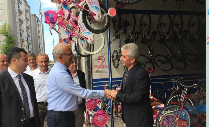 AK Parti milletvekili adayı Yusuf Ziya Yılmaz Çarşamba'da