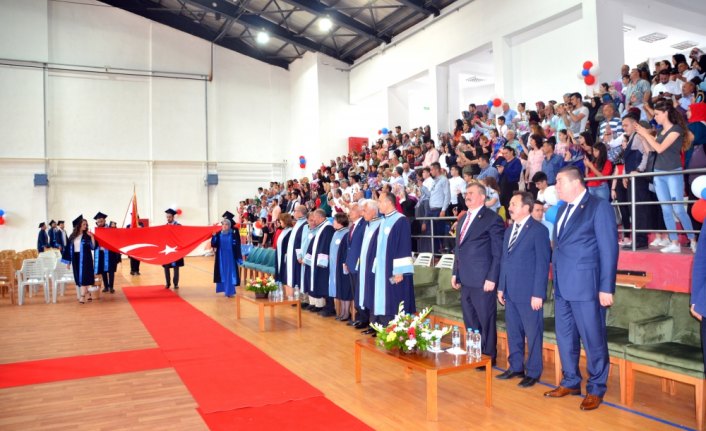 Alaplı MYO'da mezuniyet sevinci