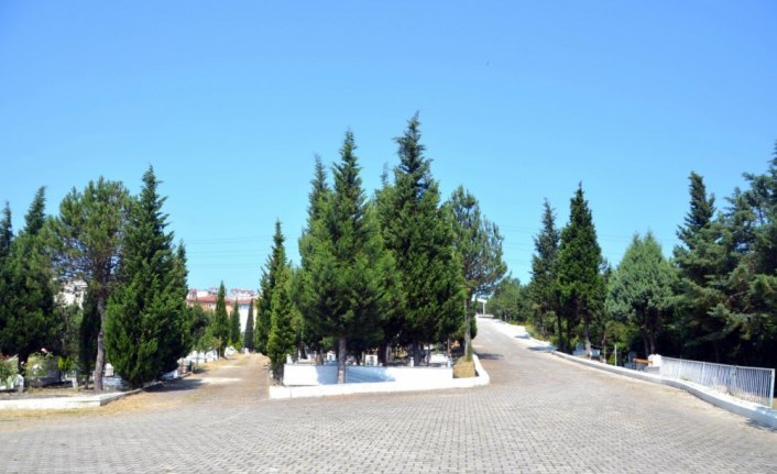 Alaplı'da mezarlık temizliği