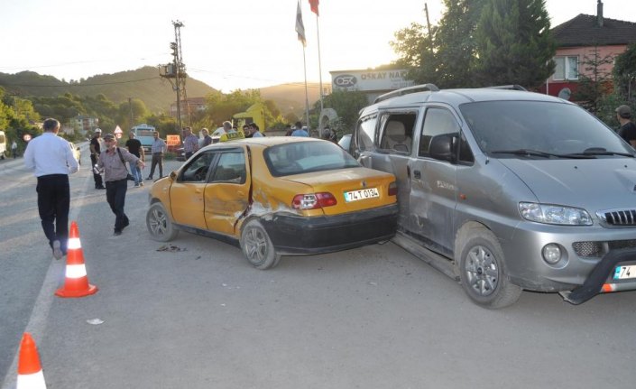 Bartın'da trafik kazası: 10 yaralı