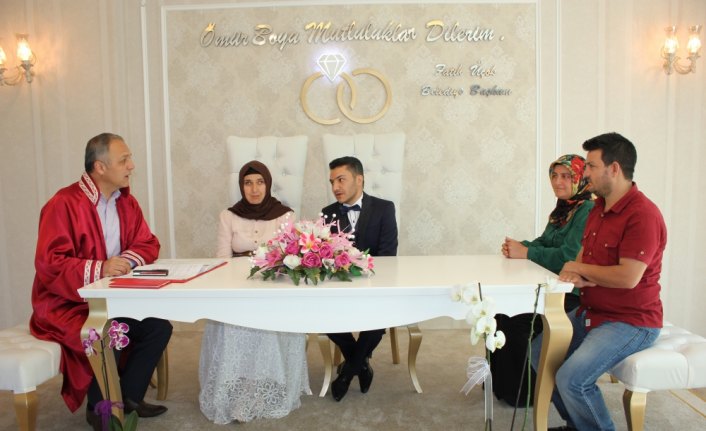 Başkan Üçok, görme engelli çiftin nikahını kıydı