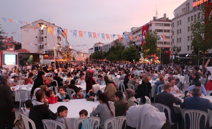 Bolu'da 20 bin kişi iftar sofrasında buluştu