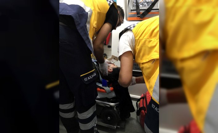 Denizi seyrederken kayalıklara düştü