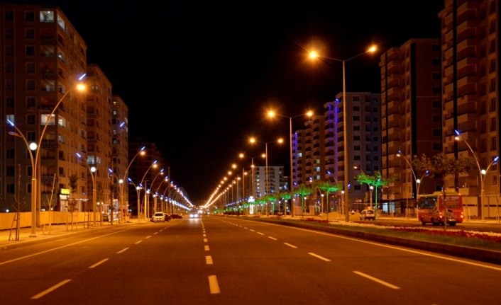 Dicle EDAŞ'tan Diyarbakır caddelerine 6 bin armatür montajı