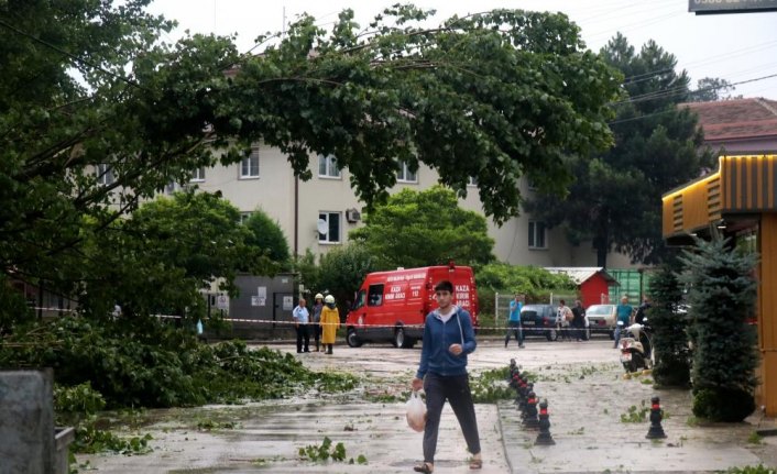 Düzce'de şiddetli sağanak ve fırtına