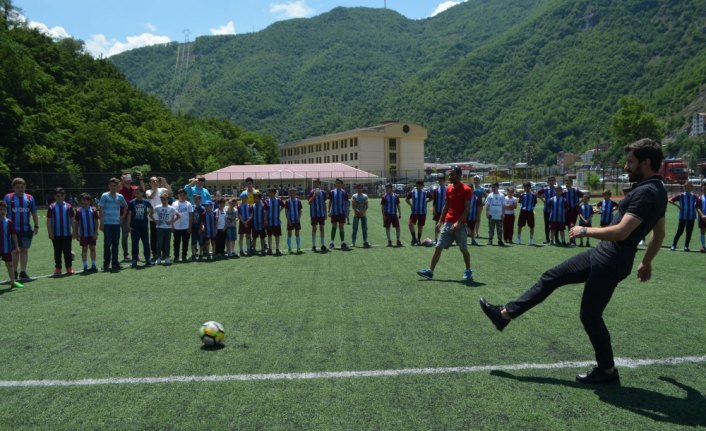 Fenerbahçeli futbolcu Şener Özbayraklı Artvin'de