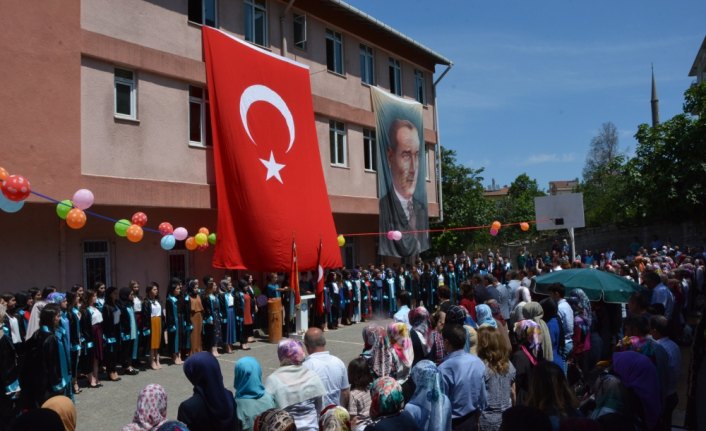 Genç sağlıkçılar kep attı