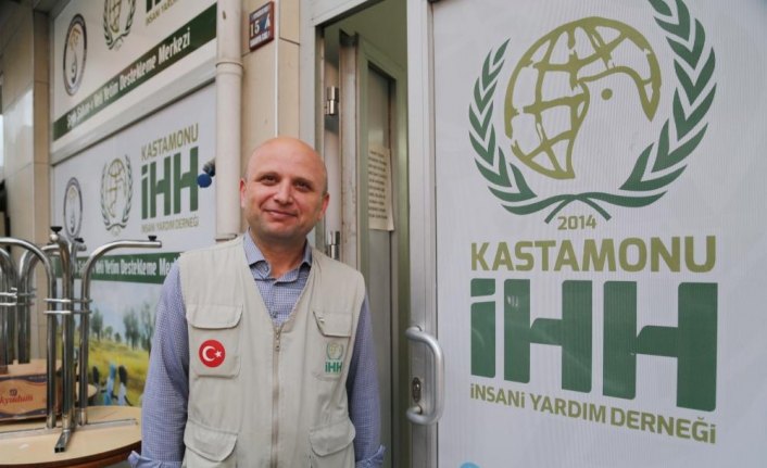 İhtiyaç sahipleri bu sofrada iftar yapıyor