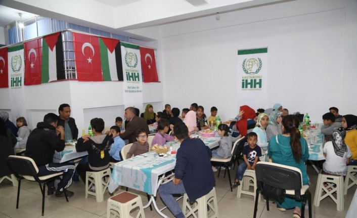 İhtiyaç sahipleri iftar sofrasında buluştu
