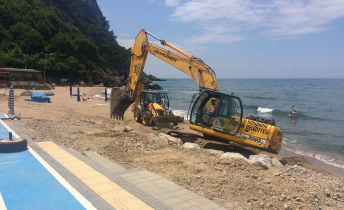 İnkumu'nda fırtınanın yol açtığı hasar gideriliyor