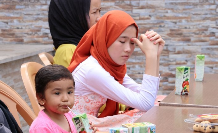 İyilik hareketi mültecilerin yüzünü güldürdü