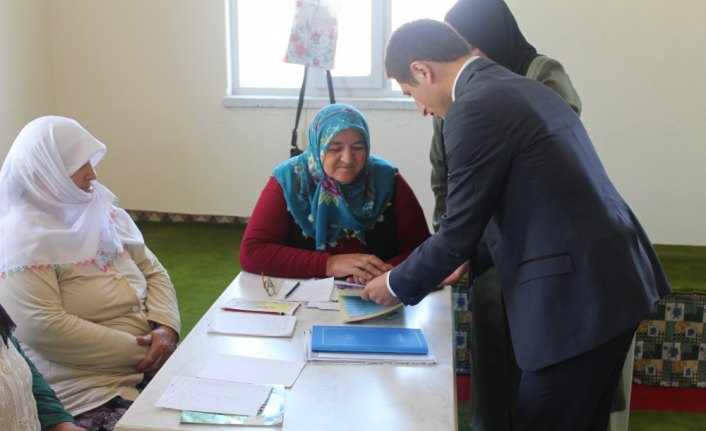 Kaymakam Vekili Onay'dan okuma yazma kursuna ziyaret