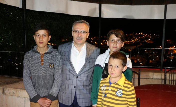 Maliye Bakanı Naci Ağbal, esnafı ziyaret etti