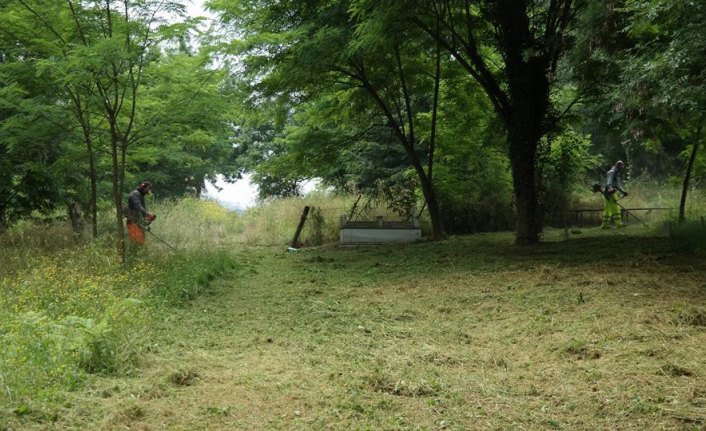 Mezarlıklarda bayram temizliği