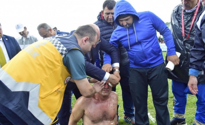 Milletvekili adayı doktor yaralıya ilk müdahalede bulundu