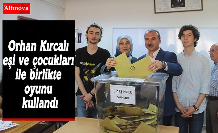 Orhan Kırcalı eşi ve çocukları ile birlikte oyunu kullandı