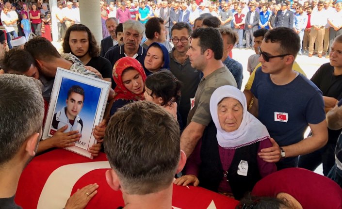 Şehit Jandarma Er Erdem Ay, son yolculuğuna uğurlandı