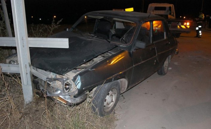 Tokat'ta otomobille tarım aracı çarpıştı: 10 yaralı